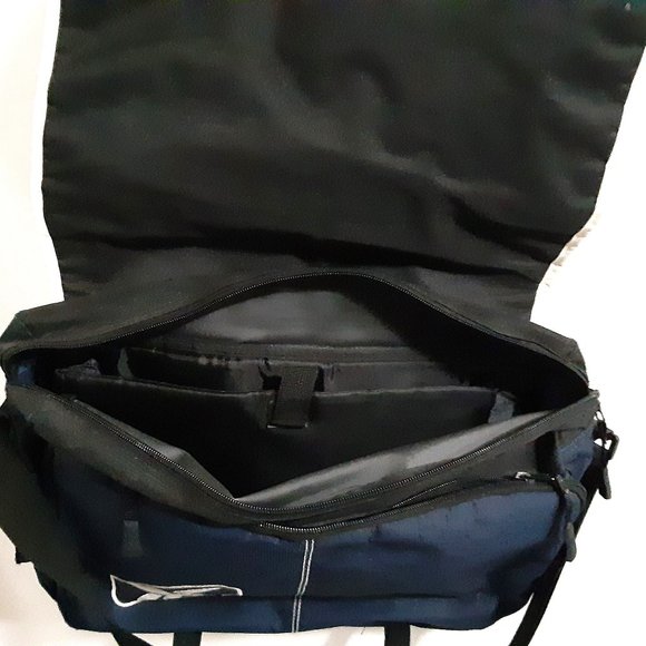Reebok Messenger/LapTop Bag Unisex - Picture 7 of 7